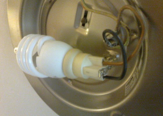 Výměna pračkového ventilu a oprava světla