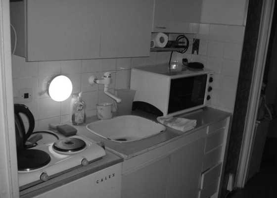 Obkladačské práce v koupelně,výměna dřezu a kuchyňské desky