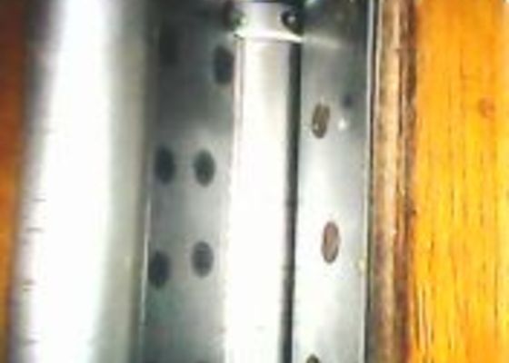 Oprava pantů " lítacích dveří" v bytovém domě
