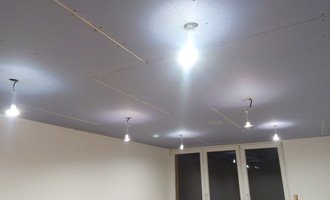 SDK podhledy v pokoji panelového domu