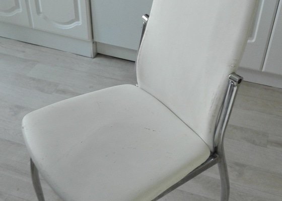 Přečalounění 4 ks jídelních židlí bílou eko kůží - stav před realizací