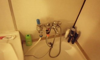 Výměna toalety a rozvodů vody v panelovém bytě - stav před realizací