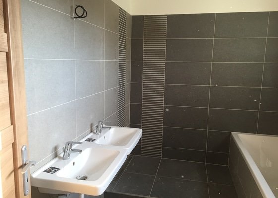 Složení a instalace umyvadlové skříňky, sprchové stěny (sklo) a sprchového kohoutu