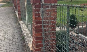 Oprava plotového sloupku - stav před realizací