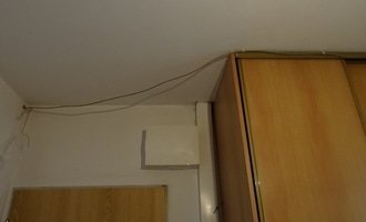 Výmalba bytu 3+1 v panelovém domě na Praze 8 - stav před realizací
