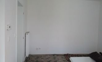 Obklad stěn v obývacím pokoji