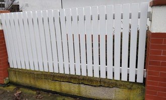 Podezdívka plotu a oprava omítky - stav před realizací