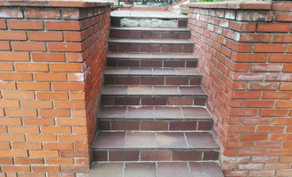 Oprava venkovni dlazby a schodu - stav před realizací
