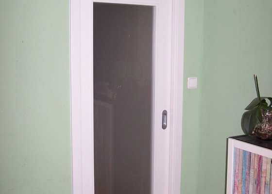 Dveře do pouzdra a posuvné dveře na stěnu