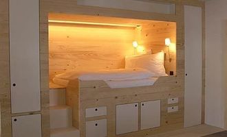 Výroba vestavné skříně s postelí skrytou za posuvnými panely - stav před realizací
