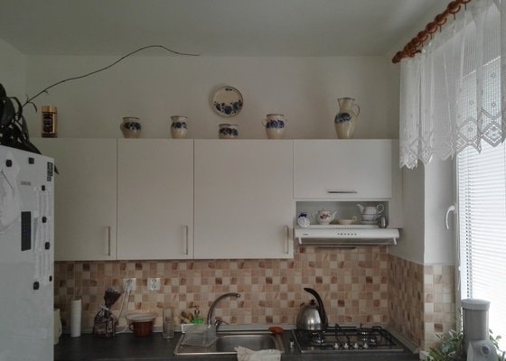 Vymalování obývacího pokoje spojeného s kuchyní