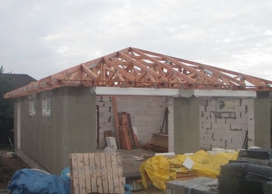 Pokládka střechy 150 m2 - stav před realizací