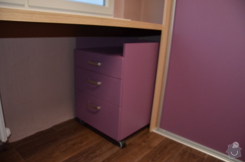 Dětský pokoj, vestavěná skříň a stůl: DSC_1013