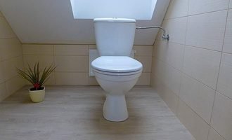Realizace koupelny a wc v rodinném domě – Lesná