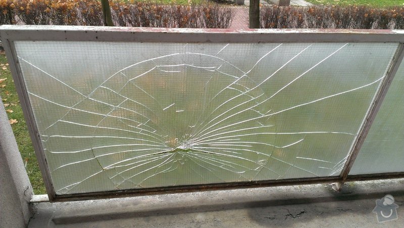Výměna prasklého skla na balkoně: IMAG0234