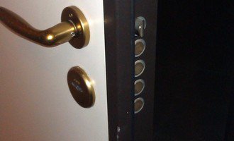 Výměna bezpečnostní vložky ve dveřích - stav před realizací