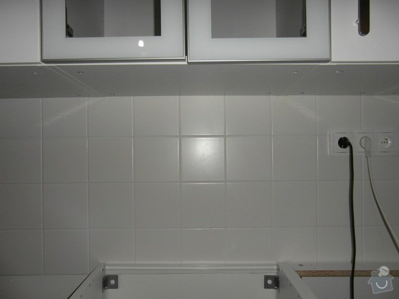 Návrh osvětlení v bytě: kuchynska_linka_pred_rekonstrukci