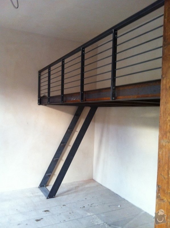 Konstrukce kovového patra na spaní do činžovního domu: IMG_1521