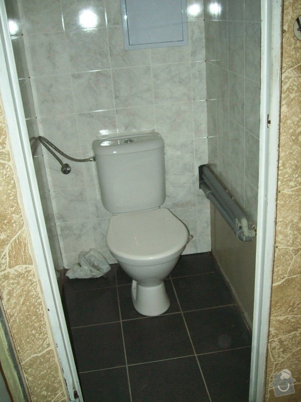 Rekonstrukce koupelny a WC v panelákovém bytě: 100_1164