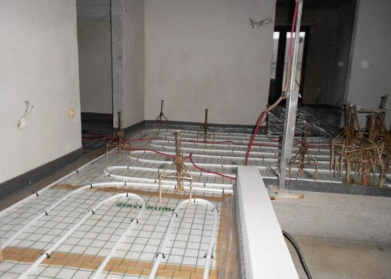 11/2012 RD Brodek u Prostějova, anhydritová podlaha  -  230 m2