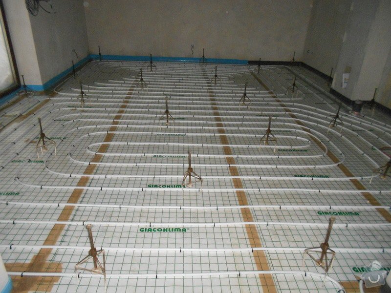 11/2012 RD Brodek u Prostějova, anhydritová podlaha  -  230 m2: DSCN8196