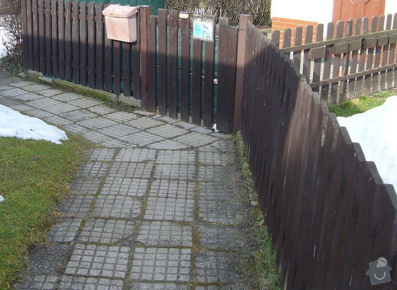 Výměna obrubníků u chodníku, připojení okapu do odpadů: plot1