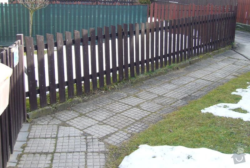 Výměna obrubníků u chodníku, připojení okapu do odpadů: plot2