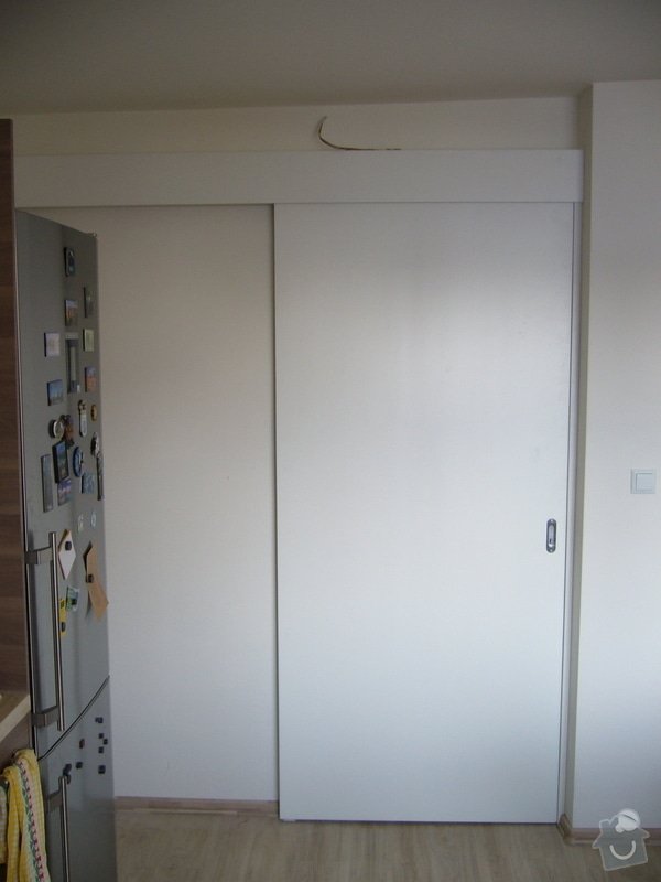Výroba int. posuvných dveří na stěnu: P1050110