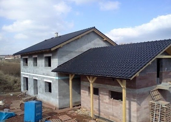 Zhotovení střechy RD a GAR