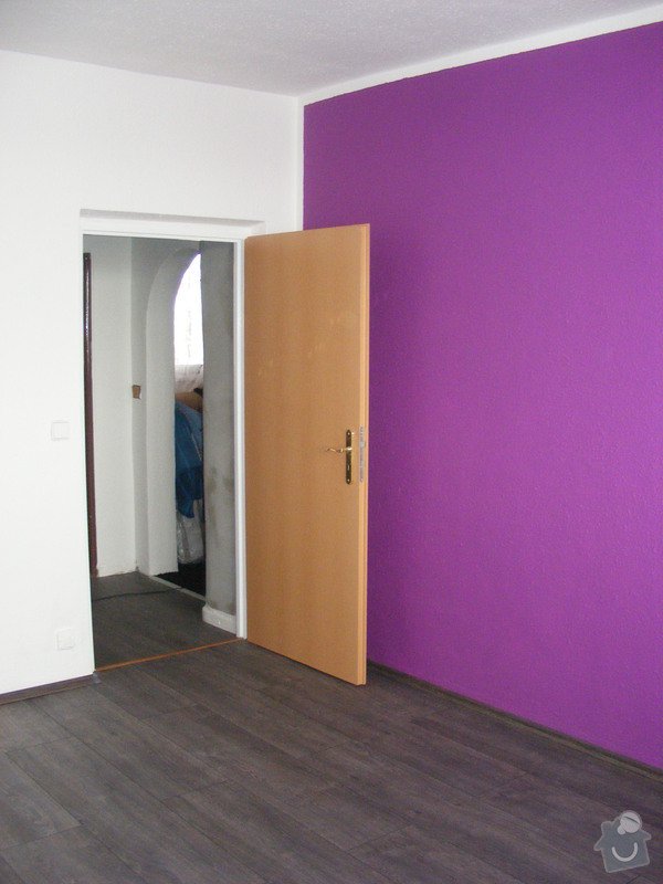 Vymalování ložnice,položení plovoucí podlahy,poskládaní skříně a postele: DSCF2593