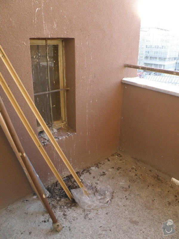 Vyčištění balkónů, dvora a den světlíků + lakýrnické práce malého rozsahu.: P3240002