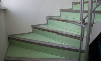 Polozeni PVC podlahy na schodiste - stav před realizací