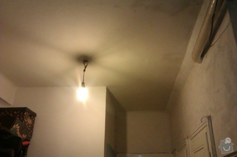 Štukování chodby a wc + snížení stropu v chodbě: IMAG1045