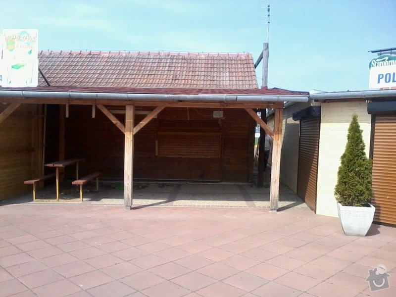 Tesaře - napojit  střechou i stěnami dřevěné stánky: 2013-04-17_11.06.42