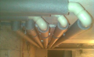 Podlahové topení a ohřev TUV v RD 3+1, anhydrit. podlaha