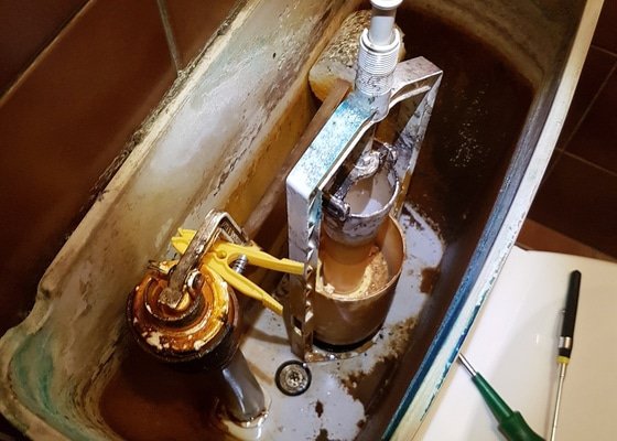Oprava nebo výměna splachovacího ventilu WC (konec 80. let)