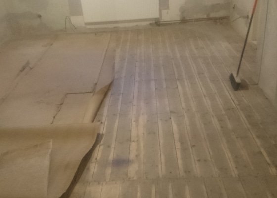 Renovace podlah a položení lina - stav před realizací