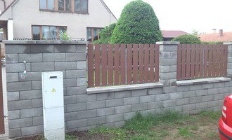 Brána, branka a 4 ks plotových polí.