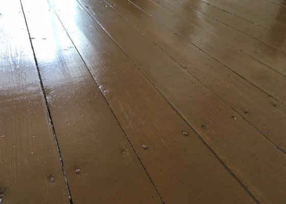 Renovace dřevěné podlahy případně pokládka nové dřevěné podlahy (prkna na pérkách)