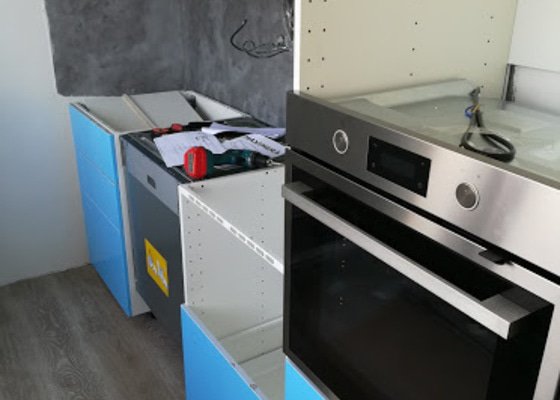 Položení vinylové podlahy a montáž kuchyně