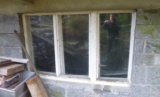 Repase 3 drevenych spaletovych oken + jedny vchodove dvere - stav před realizací