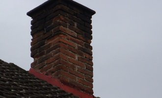 Oprava komínů - vyzdění nadstřešní části komínu - stav před realizací