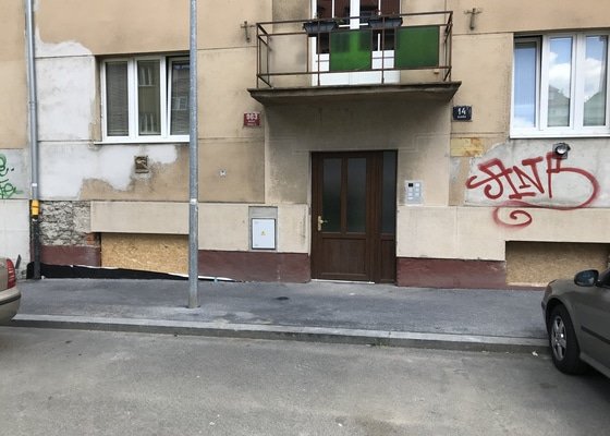 Odstraneni graffiti z fasady