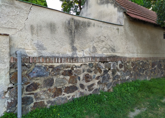 Oprava kamenné opěrné zdi (cca 3m)