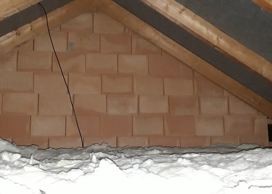 Montáž půdních schodů a zateplení střechy