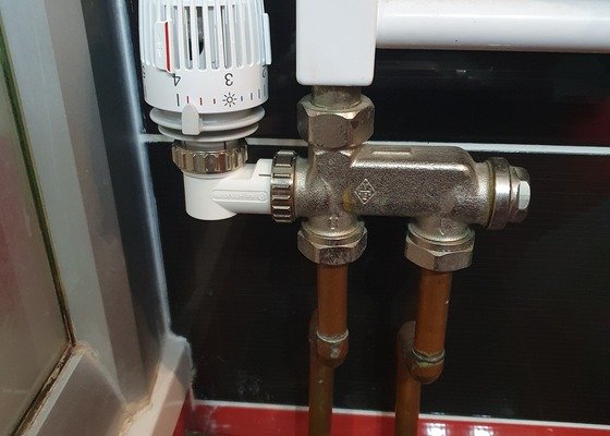 Oprava rezonujícího topení + výměna 1x radiátoru za větší