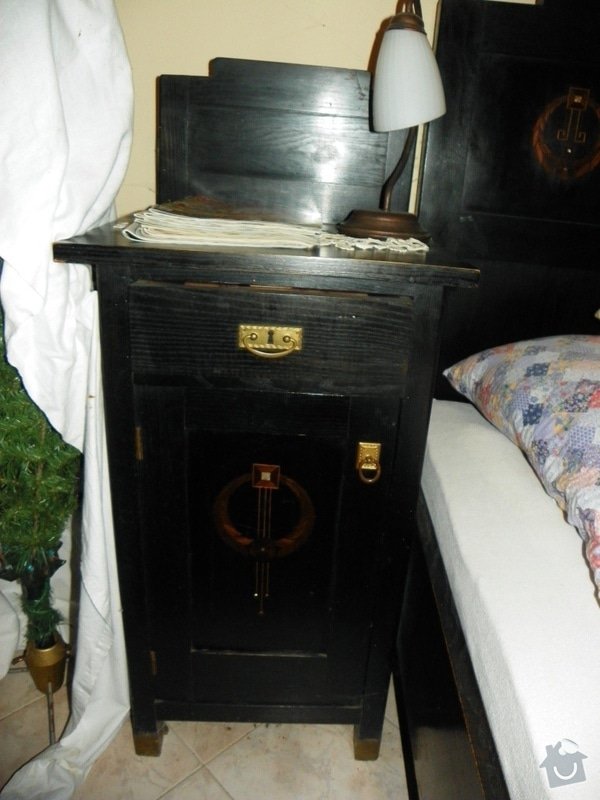 Ošetření starožitného nábytku jídelny a ložnice x červotočům, vč.renovace: nocni_stolek
