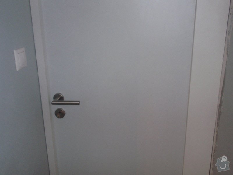 Kuchyňská linka, vest. skříně, bezpolodrážkové dveře: P5280239