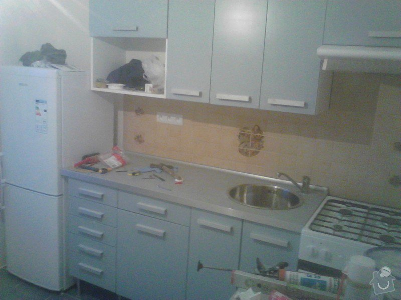 Rekonstrukce panelového bytu: zpetna_montaz_kuchynske_linky_zapojeni_novych_spotrebicu