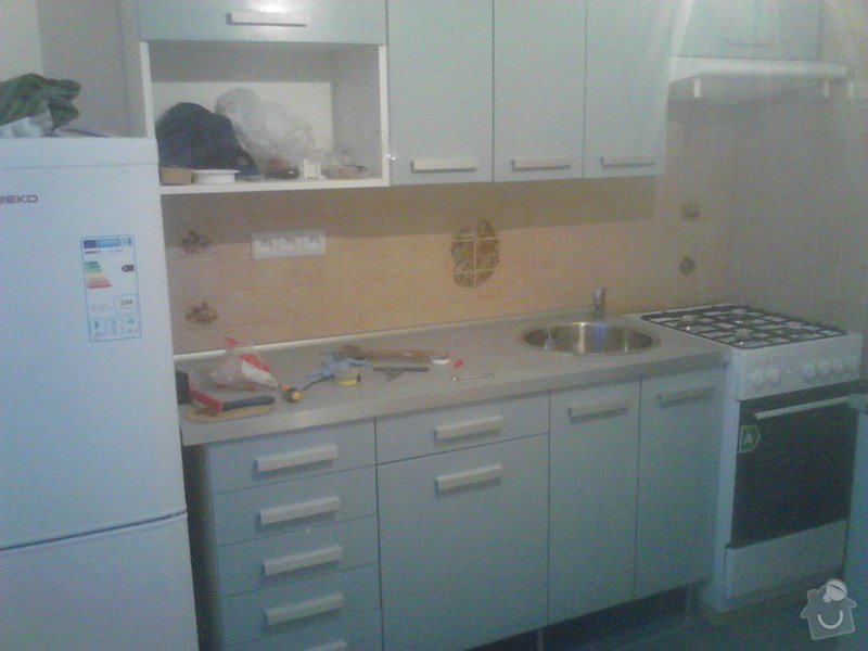 Rekonstrukce panelového bytu: zpetna_montaz_kuchynske_linky